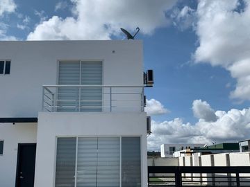 CASA EN VENTA, SANTA ELENA SECTOR PUNTA BLANCA, URB. RADISSON BLU, $150.000 NEGOCIABLES.