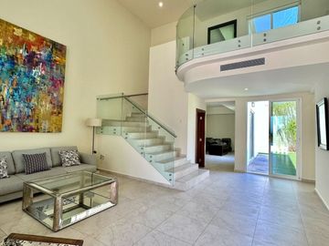 SE VENDE CASA EN La Rioja Poniente Modelo Treviana
