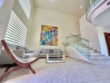 SE VENDE CASA EN La Rioja Poniente Modelo Treviana