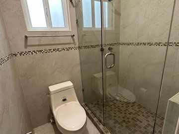 SE VENDE CASA EN La Rioja Poniente Modelo Treviana