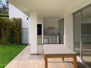 CASA DE VENTA URBANIZACION PRIVADA 4 DORMITORIOS, SECTOR TANDA