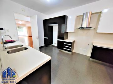 Flat Primer Piso con Terraza - 277 m² - Salida a Parque El Olivar - San Isidro