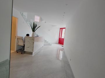 Flat Primer Piso con Terraza - 277 m² - Salida a Parque El Olivar - San Isidro