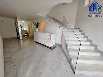 Flat Primer Piso con Terraza - 277 m² - Salida a Parque El Olivar - San Isidro