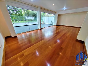 Flat Primer Piso con Terraza - 277 m² - Salida a Parque El Olivar - San Isidro