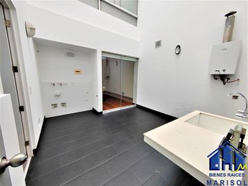 Flat Primer Piso con Terraza - 277 m² - Salida a Parque El Olivar - San Isidro
