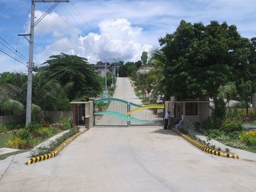 128 sqm 2- bedroom penthouse with golf rights condotel for sale in One Tectona Liloan Cebu