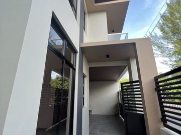 150sqm House and lot For sale (Ready For Occupancy) with 4 Bedrooms, 2 Garage in Greenwoods Pasig City (PH2823)