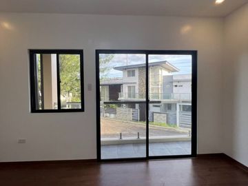 150sqm House and lot For sale (Ready For Occupancy) with 4 Bedrooms, 2 Garage in Greenwoods Pasig City (PH2823)