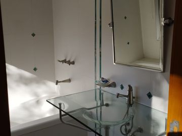 VENTA-B° Cerrado El Casco de Leloir Casa de 6 ambientes con 7 baños. Lote de 1680 m2.-Orientación Norte-