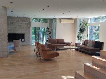 VENTA-B° Cerrado El Casco de Leloir Casa de 6 ambientes con 7 baños. Lote de 1680 m2.-Orientación Norte-