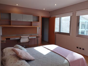 VENTA-B° Cerrado El Casco de Leloir Casa de 6 ambientes con 7 baños. Lote de 1680 m2.-Orientación Norte-