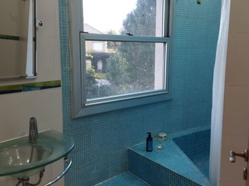 VENTA-B° Cerrado El Casco de Leloir Casa de 6 ambientes con 7 baños. Lote de 1680 m2.-Orientación Norte-