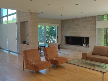 VENTA-B° Cerrado El Casco de Leloir Casa de 6 ambientes con 7 baños. Lote de 1680 m2.-Orientación Norte-