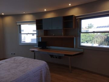 VENTA-B° Cerrado El Casco de Leloir Casa de 6 ambientes con 7 baños. Lote de 1680 m2.-Orientación Norte-