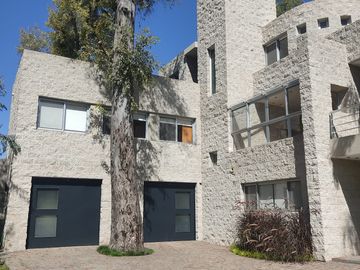 VENTA-B° Cerrado El Casco de Leloir Casa de 6 ambientes con 7 baños. Lote de 1680 m2.-Orientación Norte-