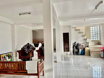 CONTEMPORARY COLONIAL HOUSE & LOT,  8 SPACIOUS BRs, 7 BATH/TOILET, SITUATED AT THE HEART OF VALENCIA, DUMAGUETE, NEGROS ORIENTAL, PHILIPPINES