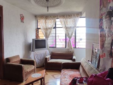 Casa en venta, 3ra Privada de Avenida Del Castillo, 3 niveles