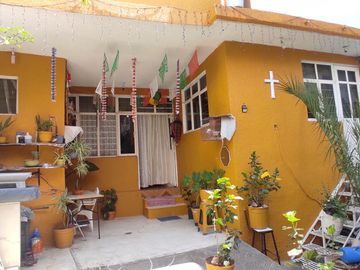 Casa en venta, 3ra Privada de Avenida Del Castillo, 3 niveles