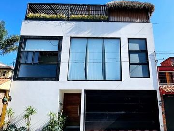 VENTA DE CASA 4 RECAMARS, JARDIN, PICINA, ROOF GARDEN FRENTE A JARDIN DEL ARTE E IBERO