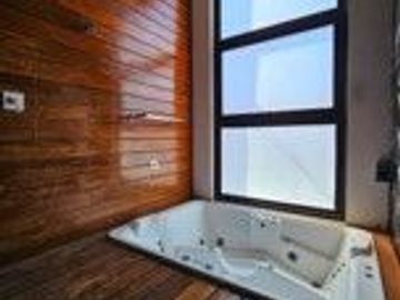VENTA DE CASA 4 RECAMARS, JARDIN, PICINA, ROOF GARDEN FRENTE A JARDIN DEL ARTE E IBERO