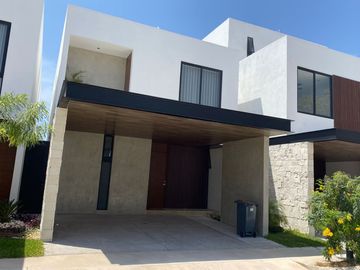 Casas de lujo en venta al norte de Mérida en Temozon, a minutos de la Isla y principales avenidas de la ciudad