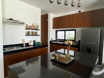 Casas de lujo en venta al norte de Mérida en Temozon, a minutos de la Isla y principales avenidas de la ciudad