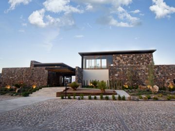 Casa con sauna, jacuzzi, jardín, rooftop en venta San Miguel de Allende.
