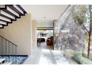 Casa con sauna, jacuzzi, jardín, rooftop en venta San Miguel de Allende.