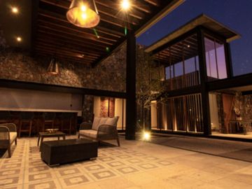 Casa con sauna, jacuzzi, jardín, rooftop en venta San Miguel de Allende.