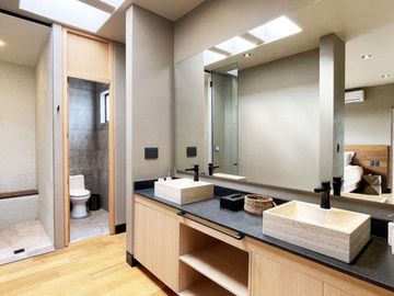 Casa con sauna, jacuzzi, jardín, rooftop en venta San Miguel de Allende.