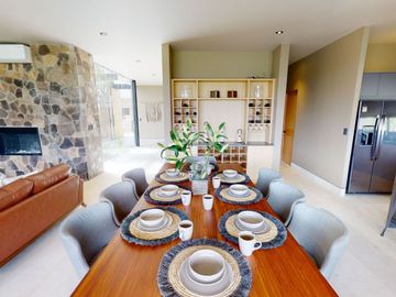 Casa con sauna, jacuzzi, jardín, rooftop en venta San Miguel de Allende.