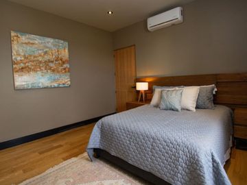 Casa con sauna, jacuzzi, jardín, rooftop en venta San Miguel de Allende.