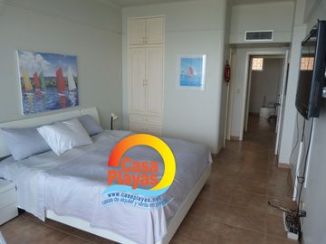Departamento Frente Al Mar de Venta en Playas, Carabelas de Colon 2 Dorm.