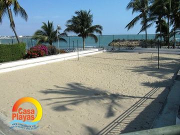 Departamento Frente Al Mar de Venta en Playas, Carabelas de Colon 2 Dorm.