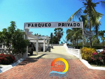 Departamento Frente Al Mar de Venta en Playas, Carabelas de Colon 2 Dorm.