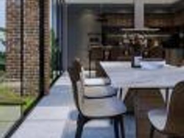 PREVENTA - Casa con 4 recamaras, sala doble altura, roof. Punta Juriquilla