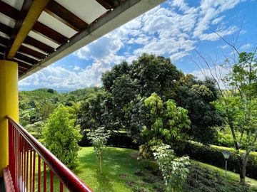 Majestuosa casa campestre vía Alcala ideal para Hotel Campestre. Hacienda Cafetera. Pereira - Colombia.