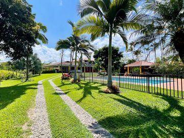 Majestuosa casa campestre vía Alcala ideal para Hotel Campestre. Hacienda Cafetera. Pereira - Colombia.