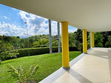 Majestuosa casa campestre vía Alcala ideal para Hotel Campestre. Hacienda Cafetera. Pereira - Colombia.