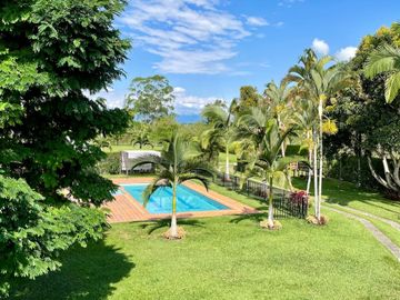 Majestuosa casa campestre vía Alcala ideal para Hotel Campestre. Hacienda Cafetera. Pereira - Colombia.