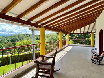 Majestuosa casa campestre vía Alcala ideal para Hotel Campestre. Hacienda Cafetera. Pereira - Colombia.