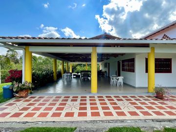 Majestuosa casa campestre vía Alcala ideal para Hotel Campestre. Hacienda Cafetera. Pereira - Colombia.