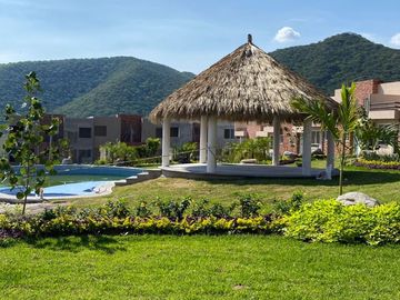 Casa con alberca en condominio en Xochitepec Morelos