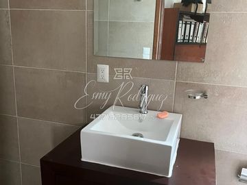 CASA EN VENTA, MUY NEGOCIABLE, 4 REC 1 EN PLANTA BAJA, LOMAS DEL MOLINO, TERRENO EXCEDENTE