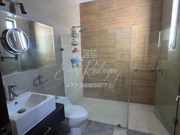 CASA EN VENTA, MUY NEGOCIABLE, 4 REC 1 EN PLANTA BAJA, LOMAS DEL MOLINO, TERRENO EXCEDENTE