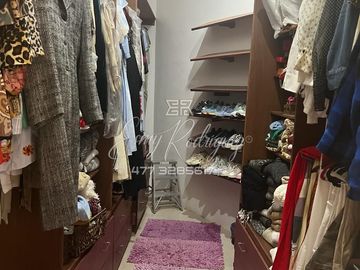 CASA EN VENTA, MUY NEGOCIABLE, 4 REC 1 EN PLANTA BAJA, LOMAS DEL MOLINO, TERRENO EXCEDENTE