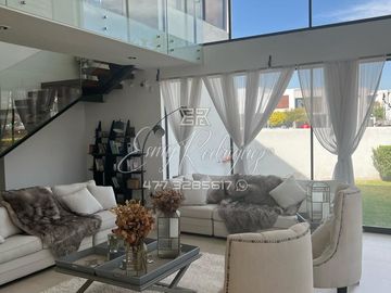 CASA EN VENTA, MUY NEGOCIABLE, 4 REC 1 EN PLANTA BAJA, LOMAS DEL MOLINO, TERRENO EXCEDENTE