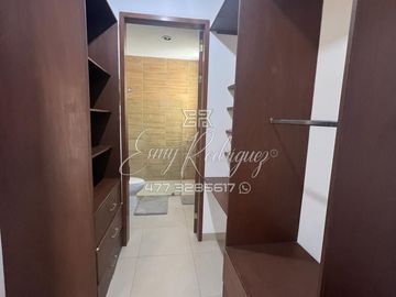 CASA EN VENTA, MUY NEGOCIABLE, 4 REC 1 EN PLANTA BAJA, LOMAS DEL MOLINO, TERRENO EXCEDENTE