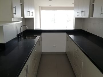 Dúplex estreno, con 02 estacionamientos, San Isidro